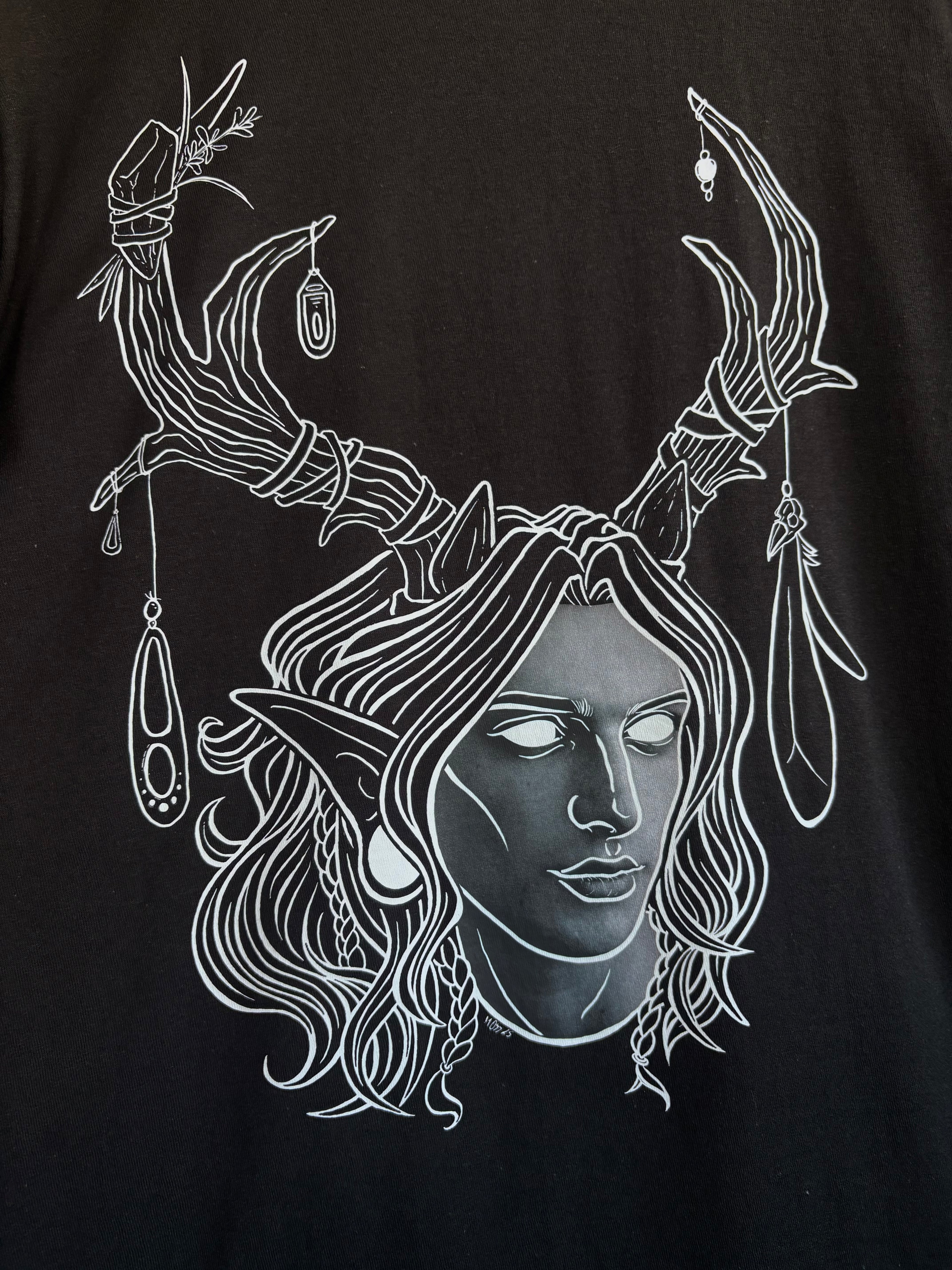 closeup look at the King of the Forest printed on the back of a black tee