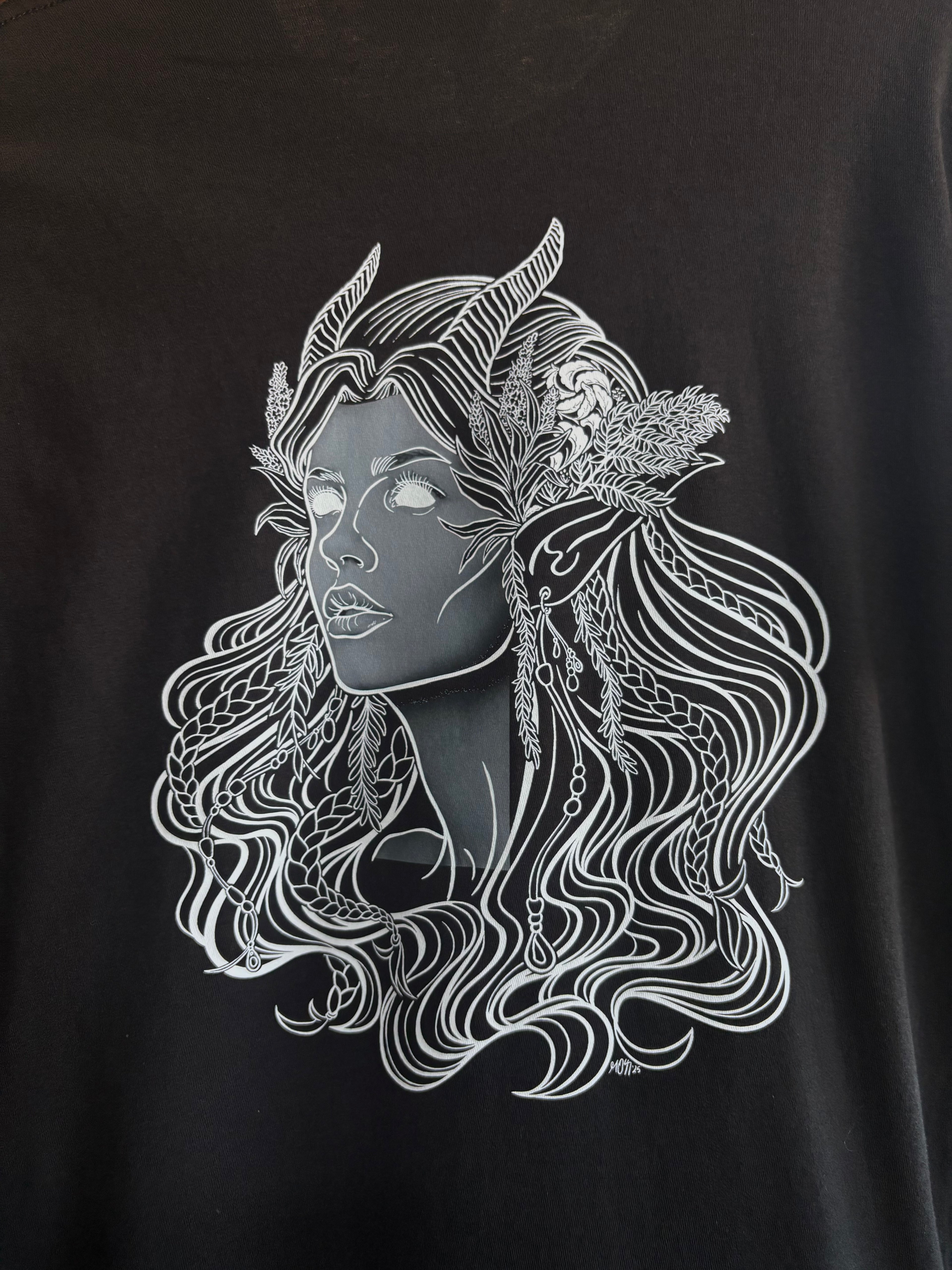 closeup look at the Queen of the Forest printed on the back of a black tee
